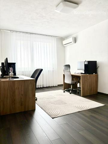 Predaj- 3 izbový byt 84m2 po rekonštrukcii, JUH Nové Zámky