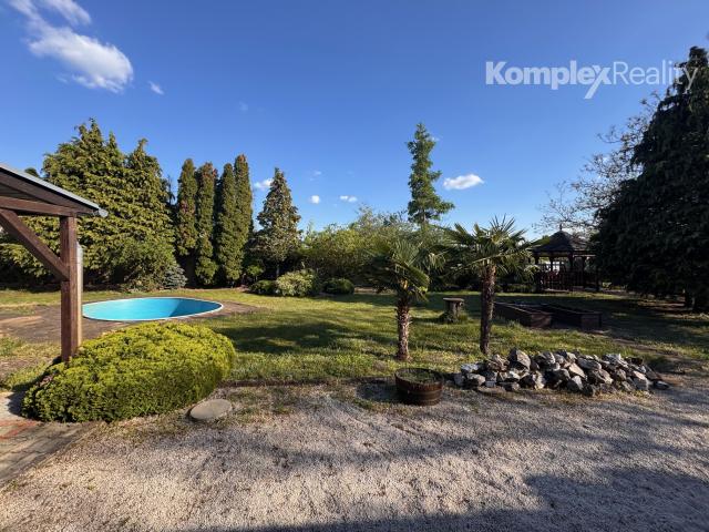 Na predaj komerčný objekt v obci Andovce, len 2 km od Nových Zámkov.