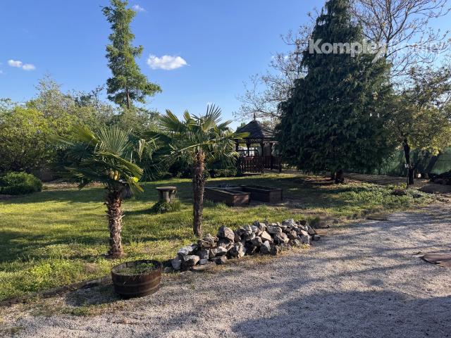 Na predaj komerčný objekt v obci Andovce, len 2 km od Nových Zámkov.