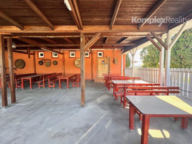 Na predaj komerčný objekt v obci Andovce, len 2 km od Nových Zámkov.