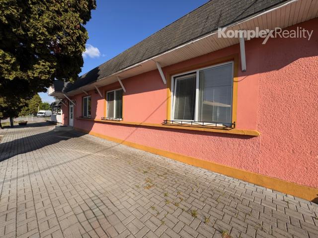 Na predaj komerčný objekt v obci Andovce, len 2 km od Nových Zámkov.