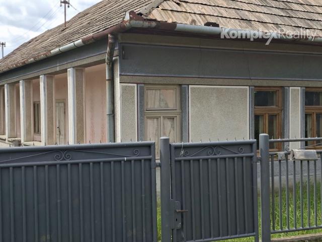 EXKLUZÍVNE NA PREDAJ – vidiecky rodinný dom  (okr. Levice), len cca 5 km od Želiezoviec