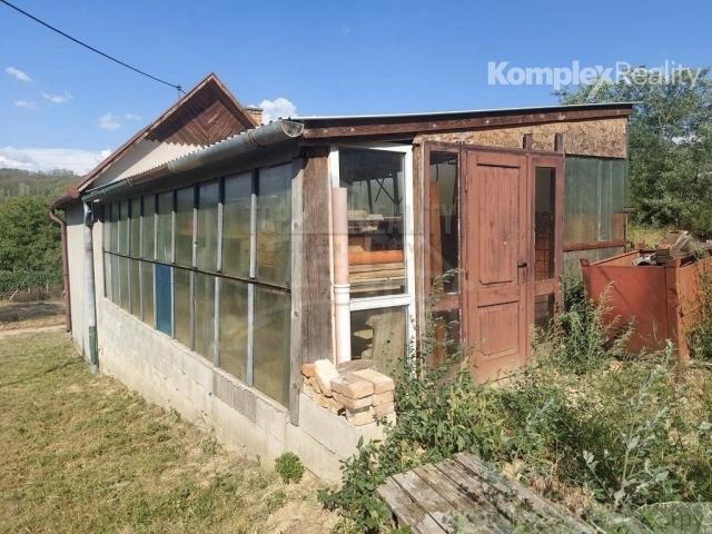 Viničný dom s rodiacim viničom v malebnej vinárskej oblasti Modrany – len pár minút od termálneho kúpaliska Patince