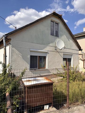 Na predaj – 3 izbový rodinný dom Andovce, len 2 km od Nových Zámkov s vizualizáciou rekonštrukcie