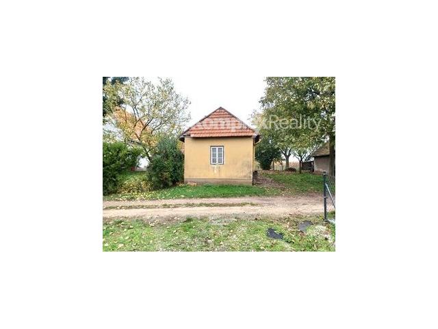 Predaj- priestranné pozemky s viničným domom, Veľká Maňa