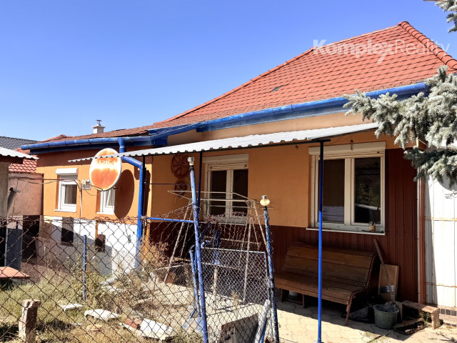 NA PREDAJ 3-IZBOVÝ RODINNÝ DOM S PRIESTRANNÝM POZEMKOM – ŠURANY