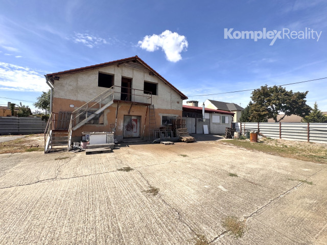 INVESTIČNÁ PRÍLEŽITOSŤ – PRIEMYSELNÝ AREÁL V ŠURANOCH ,POZEMOK 4 345 m²