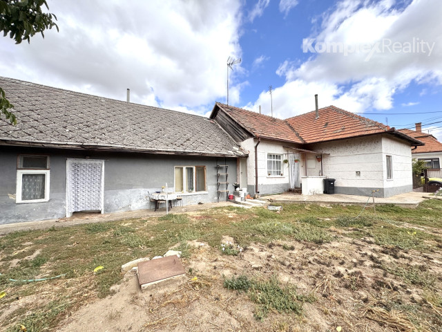 PREDAJ- RODINNÝ DOM S VEĽKÝM ROŽNÝM POZEMKOM 1 744 m² – RÚBAŇ