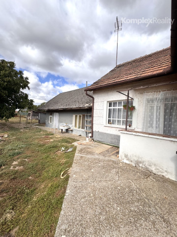 PREDAJ- RODINNÝ DOM S VEĽKÝM ROŽNÝM POZEMKOM 1 744 m² – RÚBAŇ