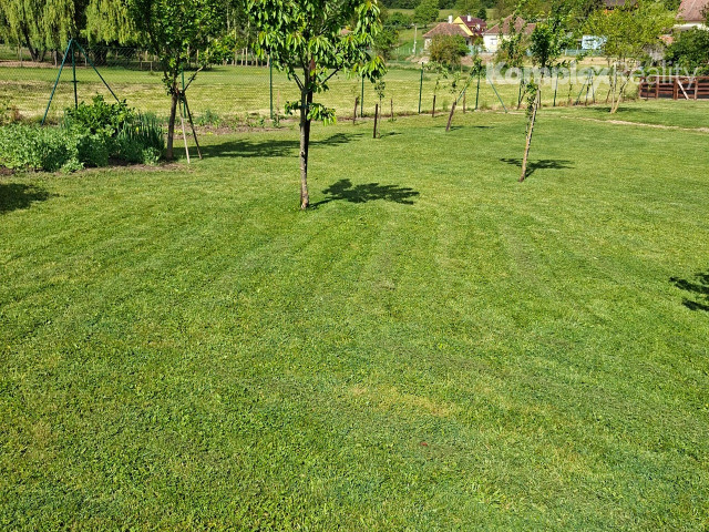 PREDAJ- STAVEBNÝ POZEMOK 1 089 m² – ČECHY, okr. NOVÉ ZÁMKY-  SÚKROMNÁ PRÍSTUPOVÁ CESTA