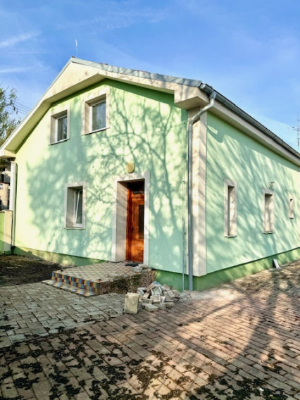 Predaj- zrekonštruovaný rodinný dom vhodný aj na podnikanie  v Nových Zámkoch