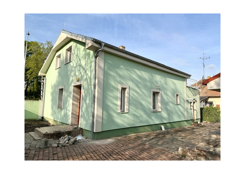 Predaj- zrekonštruovaný rodinný dom vhodný aj na podnikanie  v Nových Zámkoch